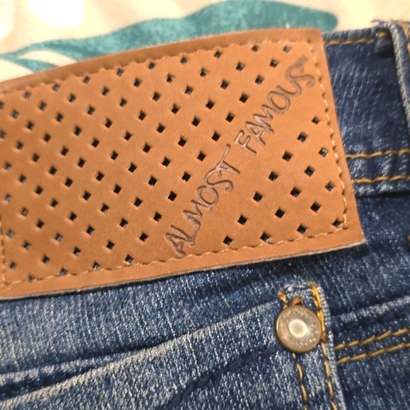 ALMOST FAMOUS Low Rise Distressed Boyfiend Denim Shorts - Picture 4 of 10